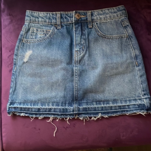 Forever 21 Girls - Denim Distressed Skirt - Size 7/8 With 5 Pockets - Picture 3 of 8